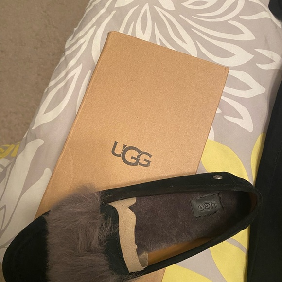 Uggs - Picture 2 of 4